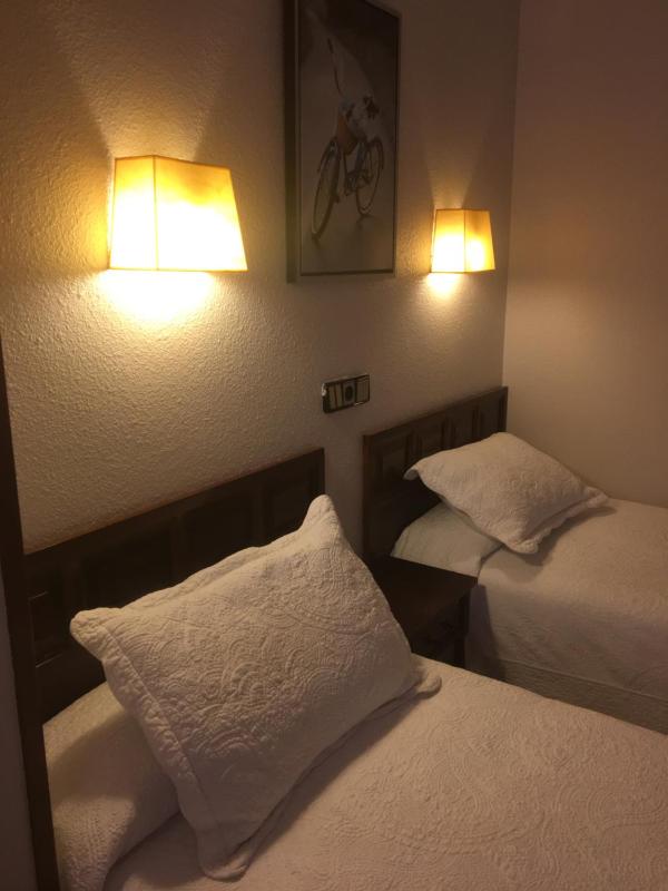 Twin Room image 1