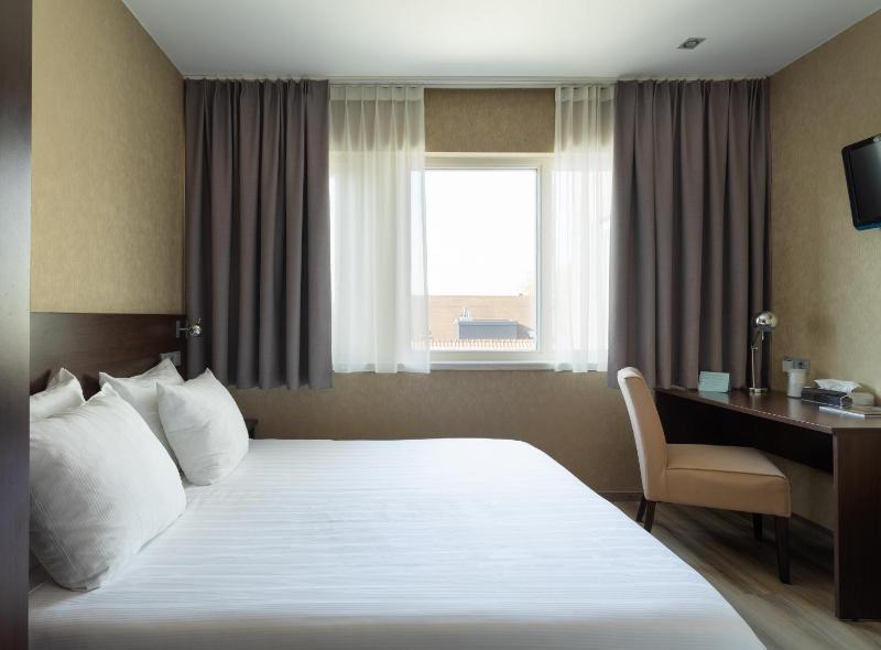 Standard Double or Twin Room image 2
