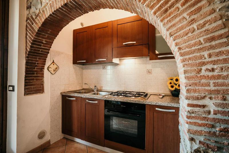 One-Bedroom Apartment image 4