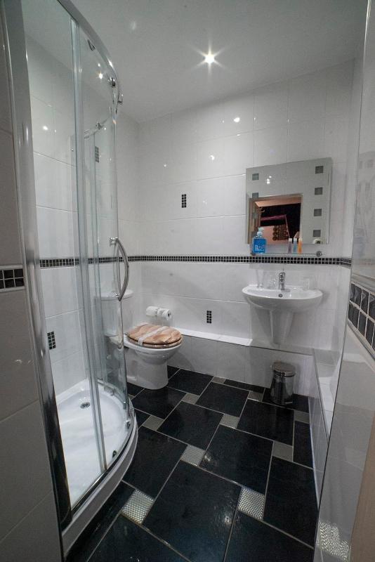 Deluxe Double Room with Shower image 3