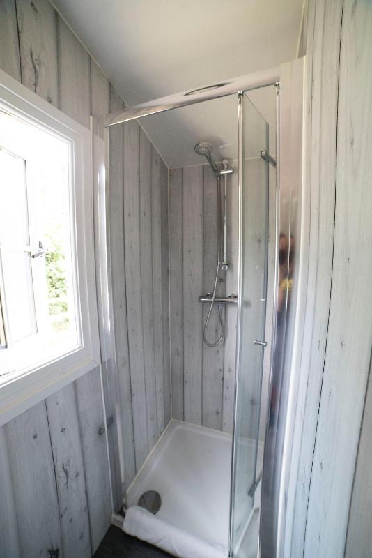 Family Shepherd Hut image 4
