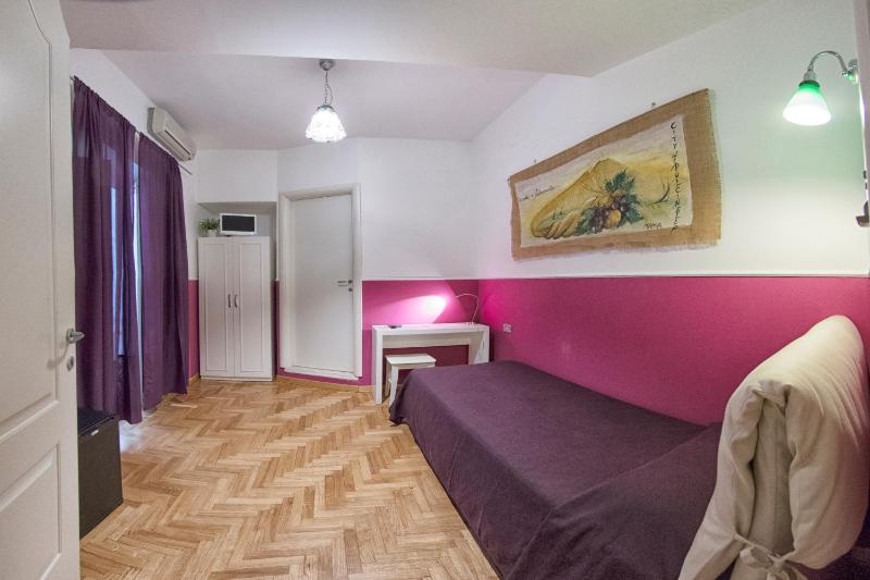 Single Room image 1