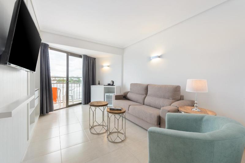 Suite with Sea View image 3