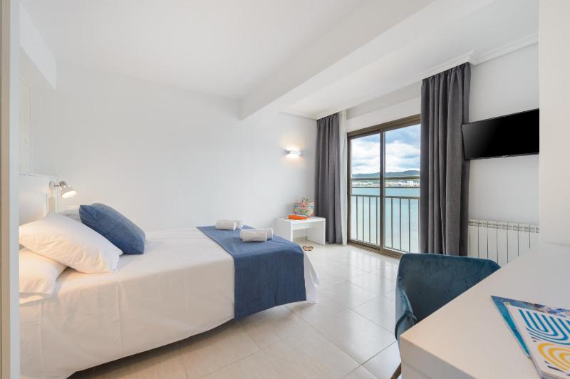 Suite with Sea View image 4