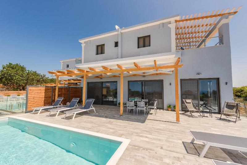 Three-Bedroom Apartment with Private Pool image 2