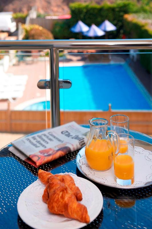 Poolside Deluxe Room with Terrace or Balcony image 2