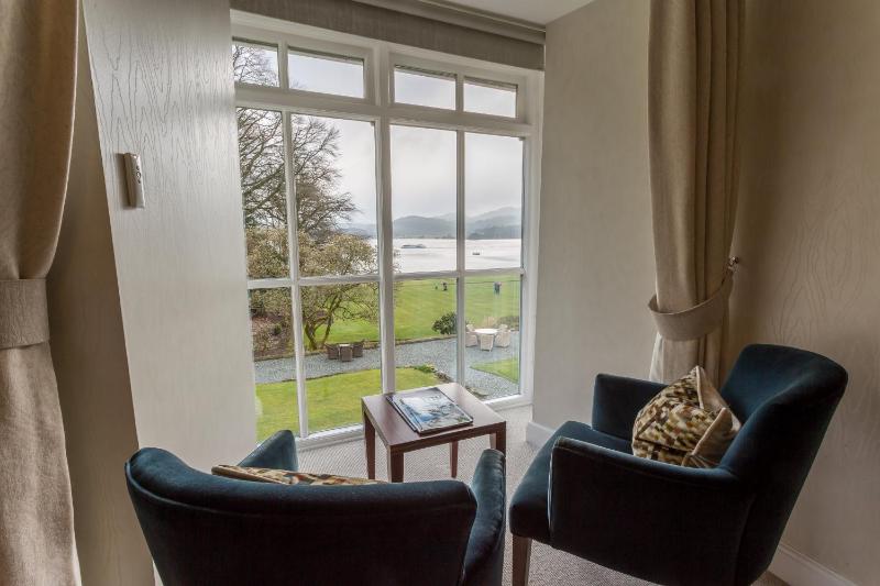 Double Room with Lake View image 1