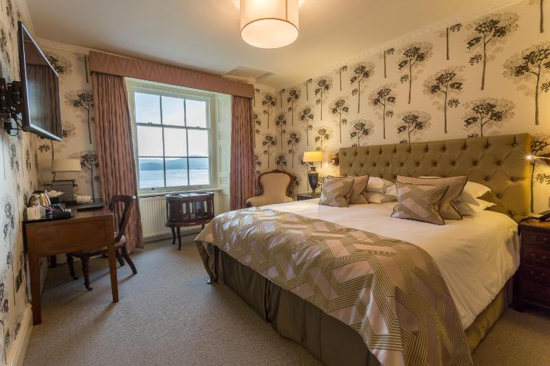 Double Room with Lake View image 4