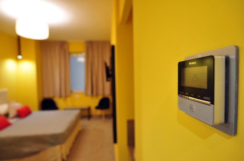 Large Double or Twin Room image 3