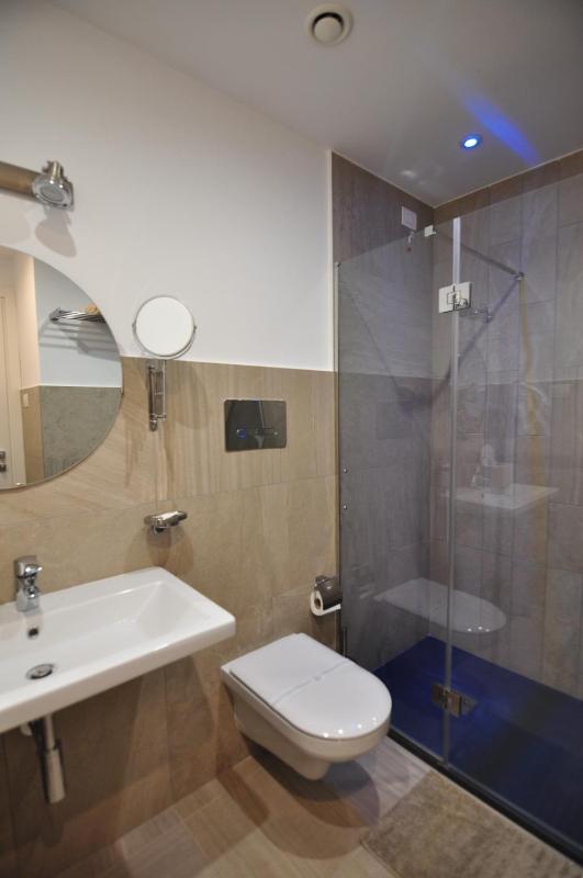 Large Double or Twin Room image 2