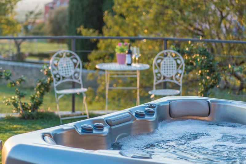Modern Villa di Rovigno with Pool Hot Tub and Sea View - image 40