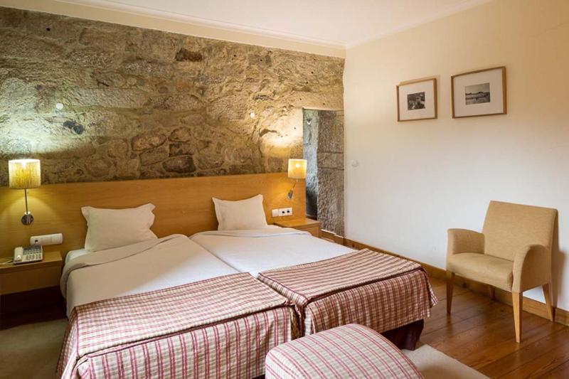 Twin Room image 3