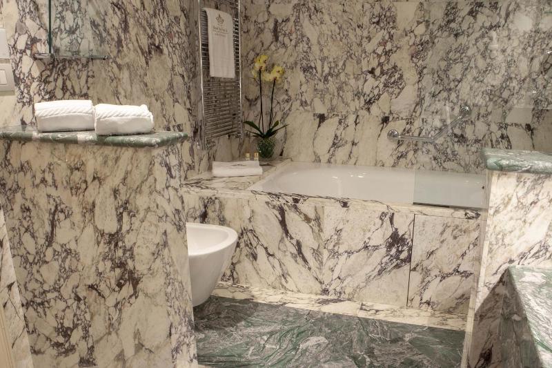 Presidential Suite image 4