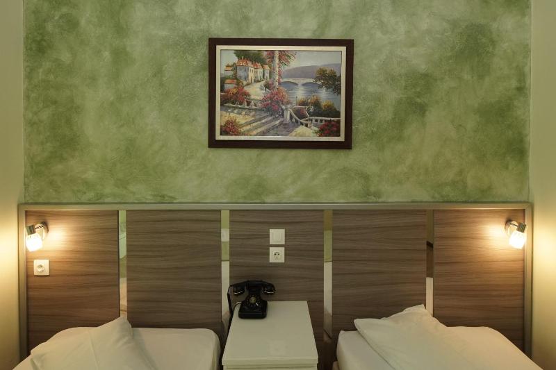 Quadruple Room image 3