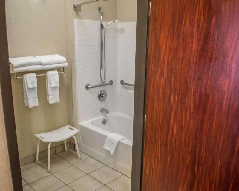 King Room with Accessible Tub - Accessible/Non-Smoking image 1
