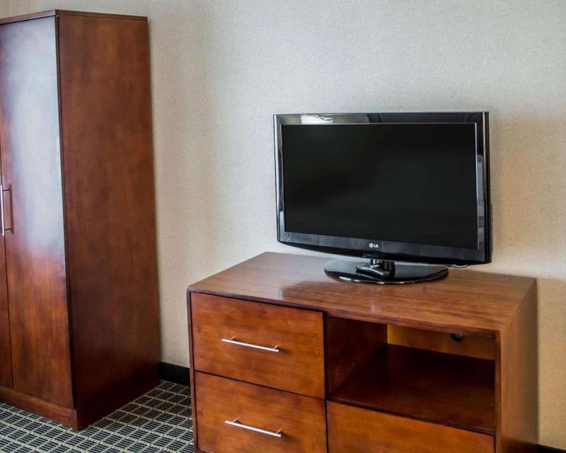 King Suite - Non-Smoking image 3