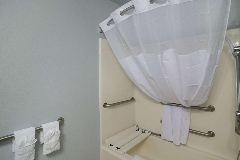 King Room - Accessible/Non-Smoking image 4