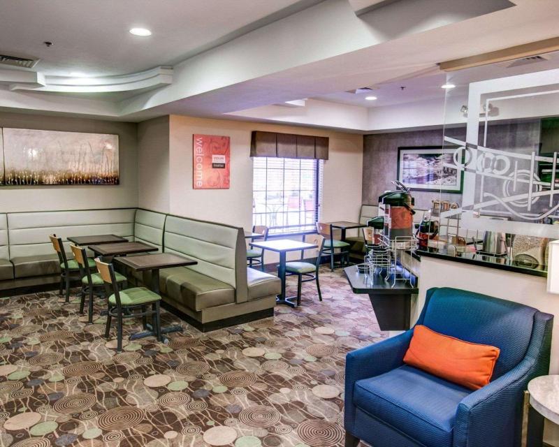 Comfort Suites Pittsburgh Airport - image 5
