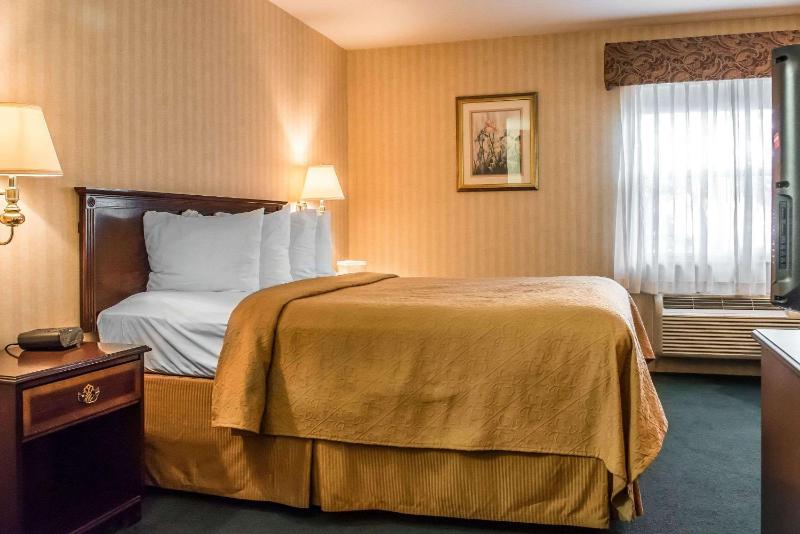 Quality Inn Pittsburgh Airport - image 19