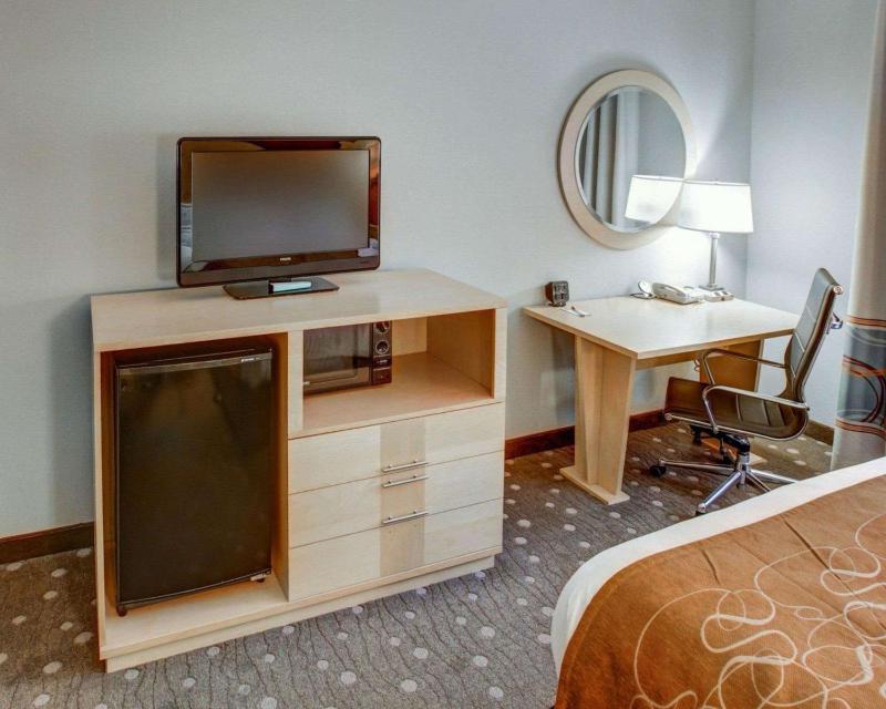 Comfort Suites Pittsburgh Airport - image 10