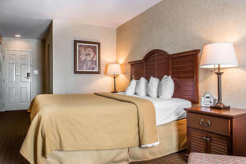 Quality Inn Pittsburgh Airport - image 4
