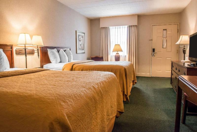 Quality Inn Pittsburgh Airport - image 10