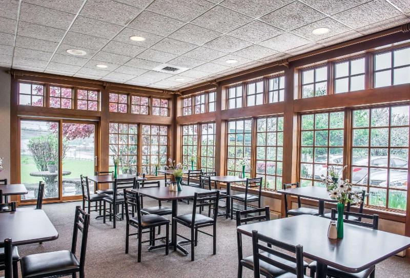 Quality Inn Pittsburgh Airport - image 20
