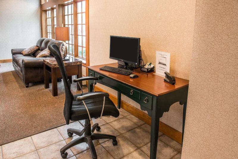 Quality Inn Pittsburgh Airport - image 11