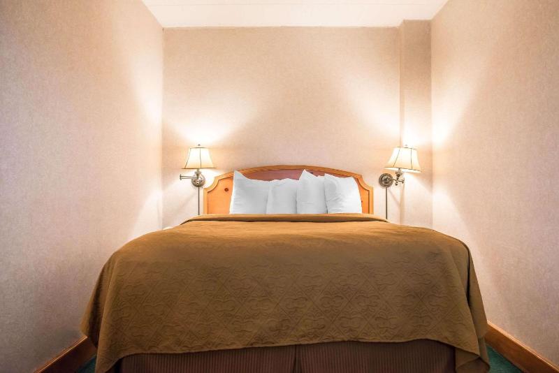 Quality Inn Pittsburgh Airport - image 14