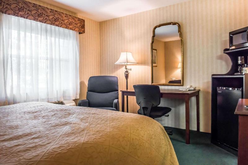 Queen Room - Non-Smoking image 2