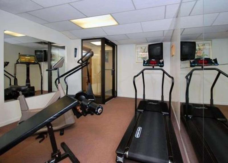 Quality Inn Pittsburgh Airport - image 30