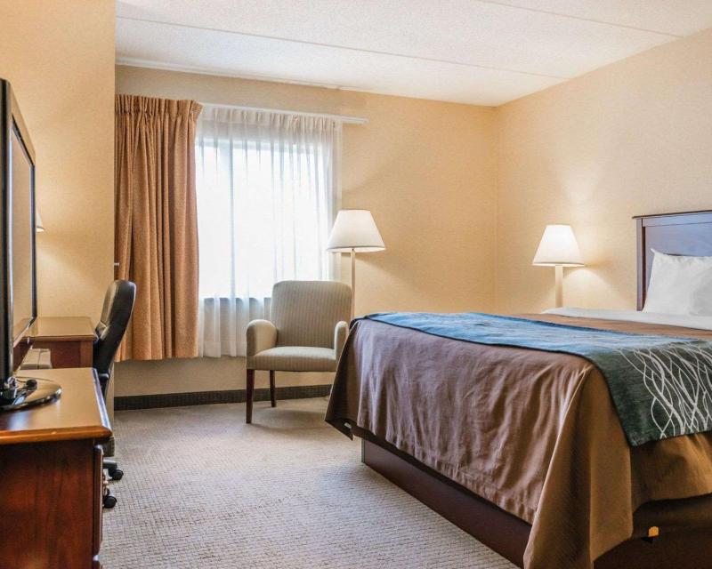 King Room - Non-Smoking image 2