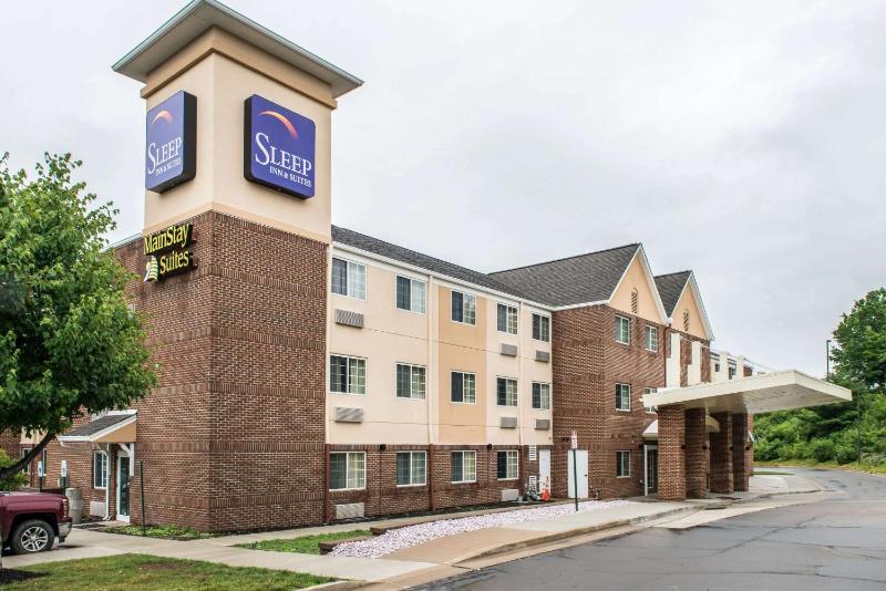 Sleep Inn & Suites Pittsburgh Airport - image 18
