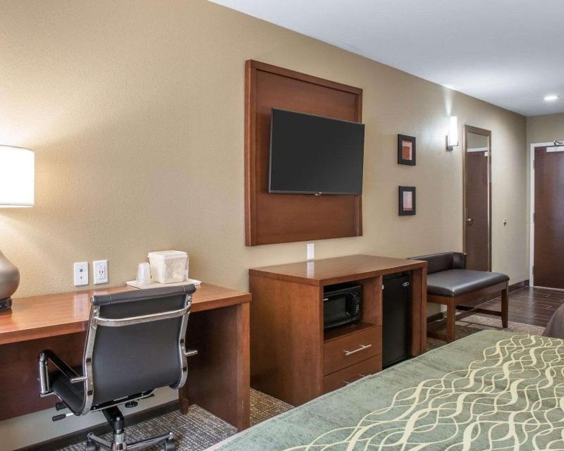 Queen Suite with Two Queen Beds - Accessible/Non-Smoking image 1