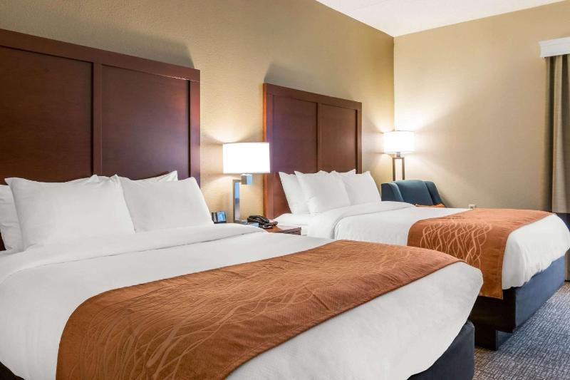 Queen Room with Two Queen Beds - Non-Smoking image 1