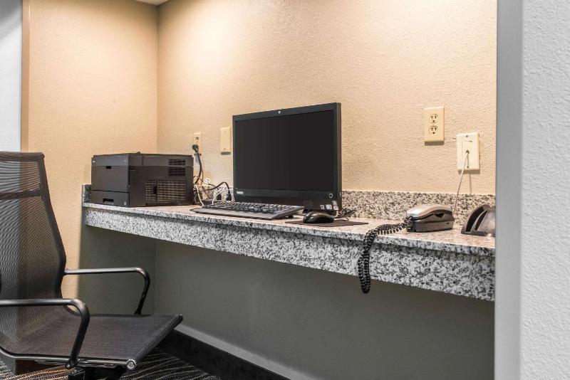 Sleep Inn & Suites Pittsburgh Airport - image 8