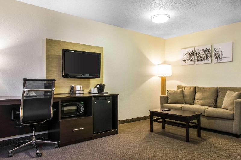 Sleep Inn & Suites Pittsburgh Airport - image 26
