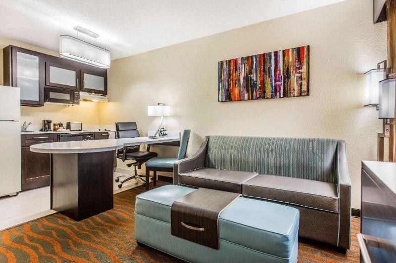 Double Room with Two Double Beds - Accessible/Non-Smoking image 3