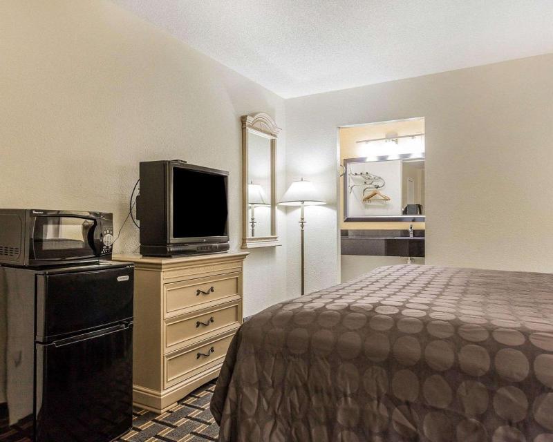 King Room - Non-Smoking image 2