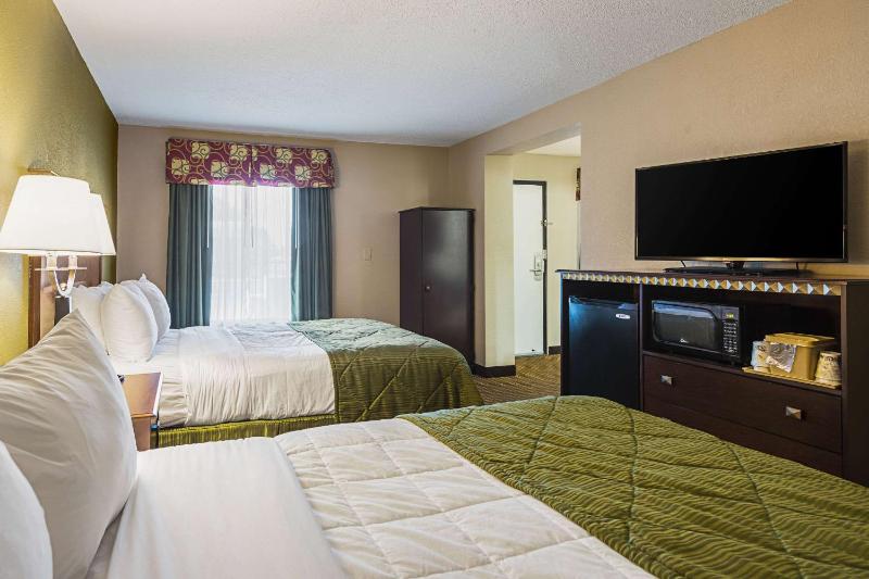 Queen Suite with Sofa Bed - Non-Smoking image 3
