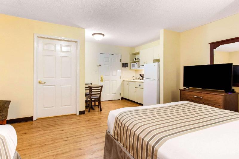 Deluxe Quadruple Room - Smoking image 3