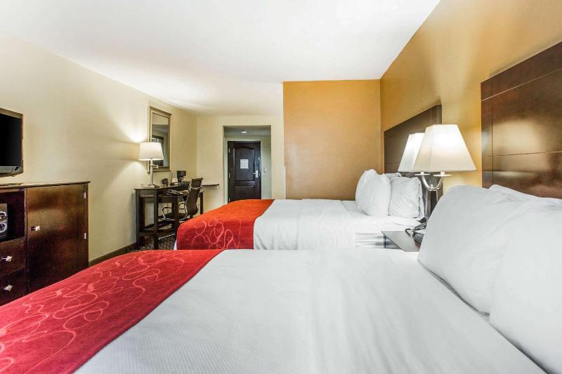 Queen Suite with Two Queen Beds - Non-Smoking image 4
