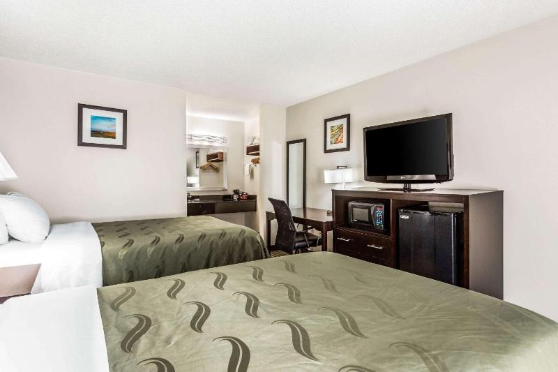 Double Room with Two Double Beds - Smoking image 3