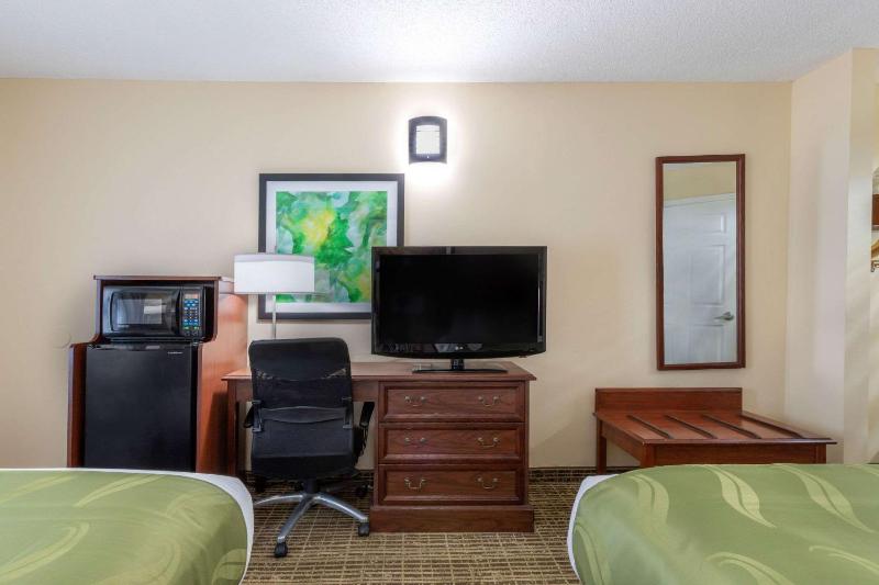 Double Room with Two Double Beds - Smoking image 4