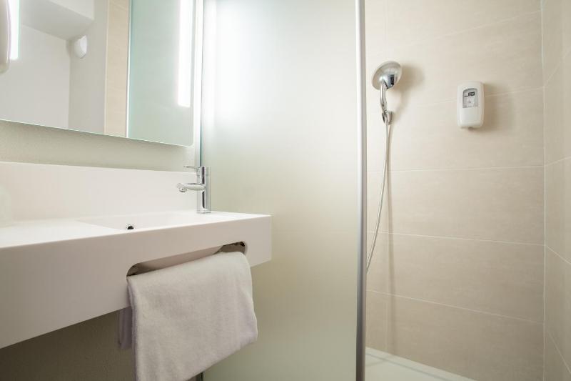 Double Room image 3