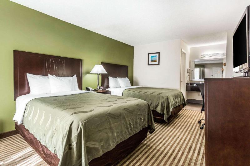 Double Room with Two Double Beds - Smoking image 2