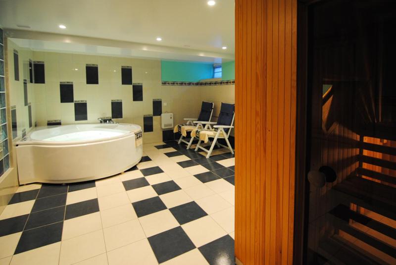 One-Bedroom Apartment with Terrace image 1