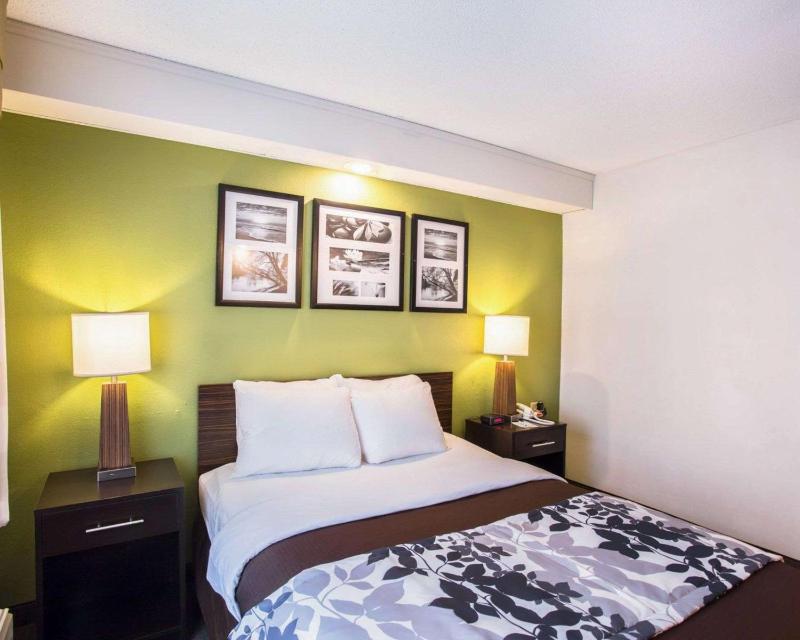 Queen Room - Accessible/Nonsmoking image 2