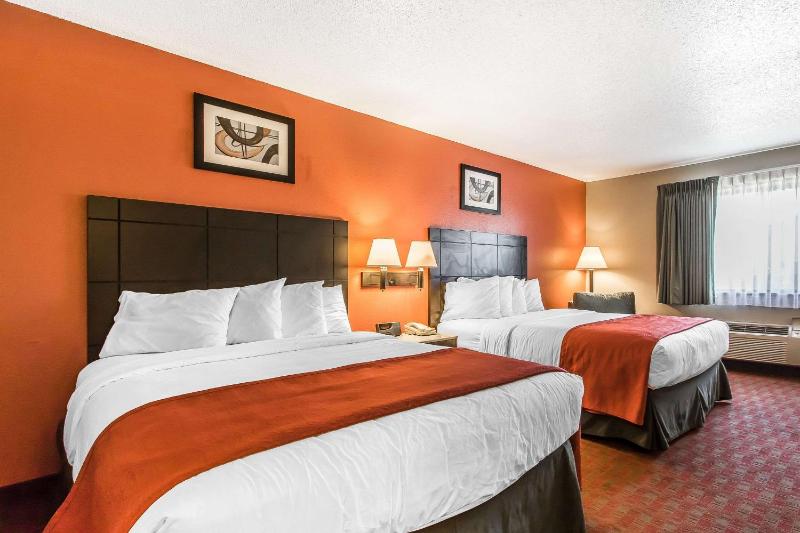Queen Room with Two Queen Beds - Non-Smoking image 1