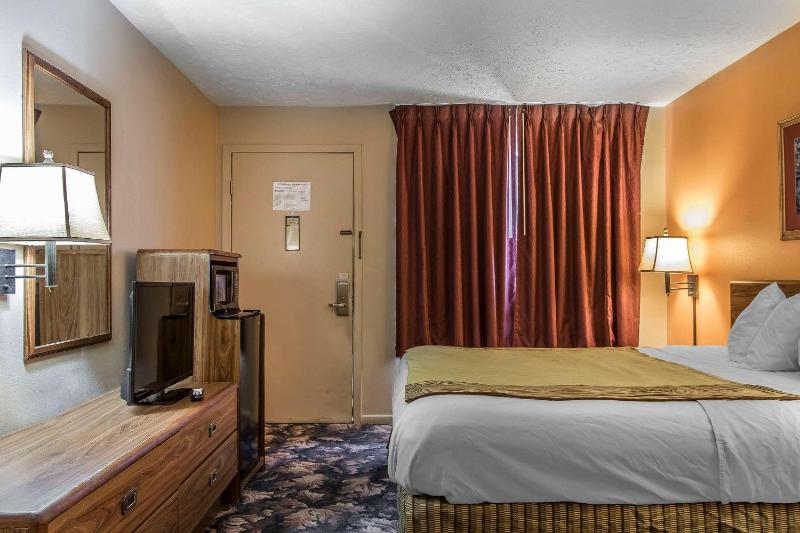 Standard Double Room - Non-Smoking image 4